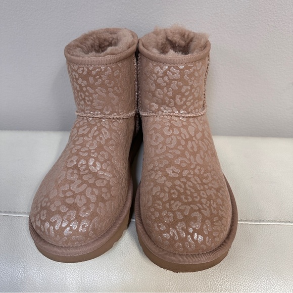 UGG Classic Mini Snow Leopard - Picture 1 of 7